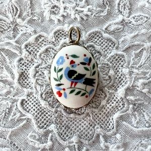 ⭐️ Vintage Porcelain Bird Brooch